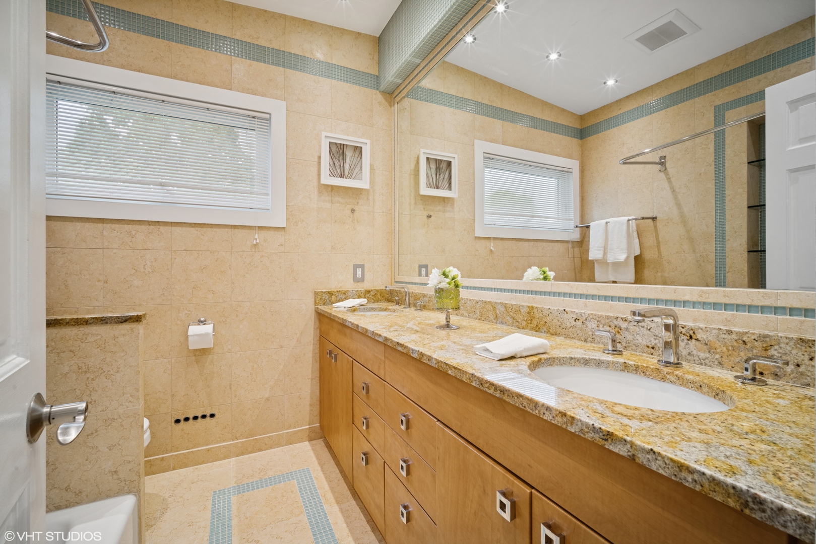 5654 N Manor Lane, Norwood Park, IL 60631