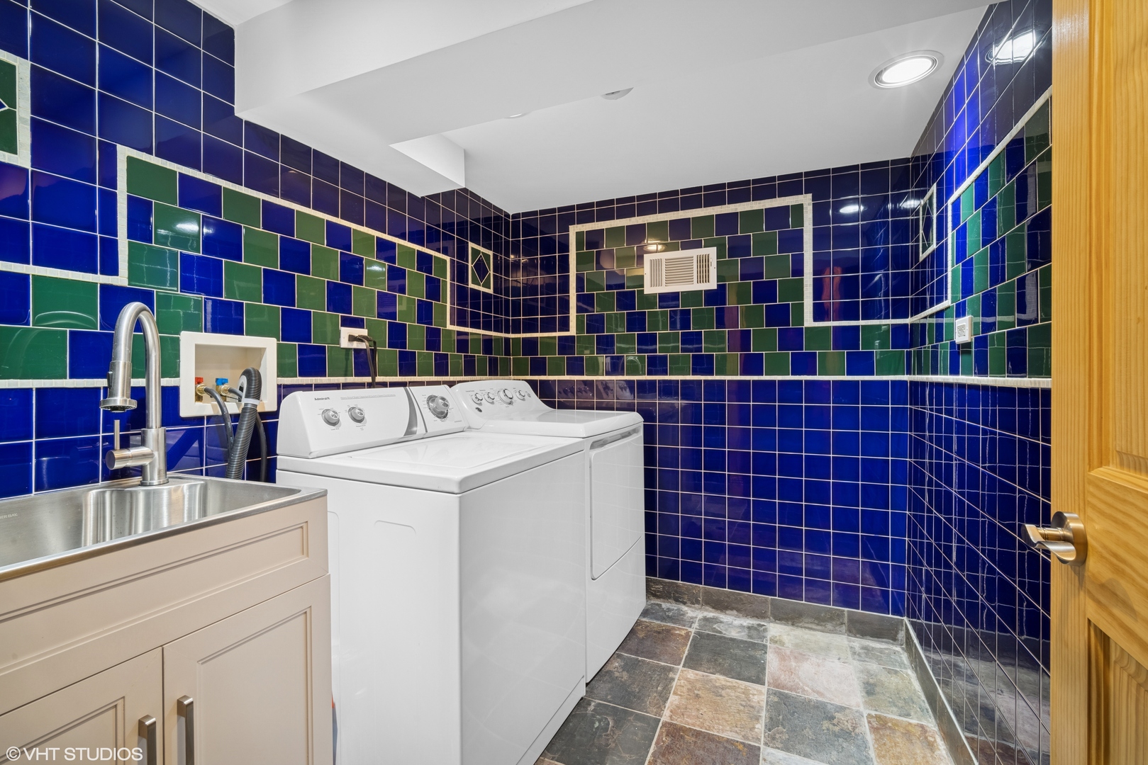 5654 N Manor Lane, Norwood Park, IL 60631