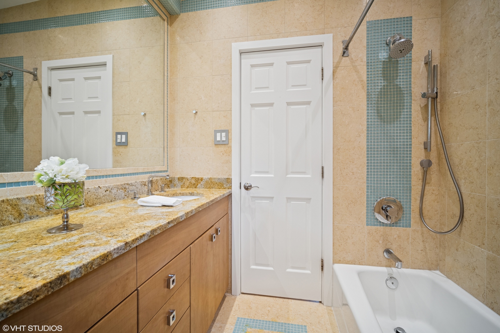 5654 N Manor Lane, Norwood Park, IL 60631