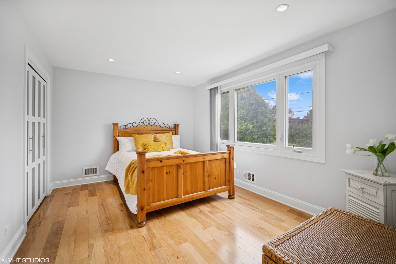 5654 N Manor Lane, Norwood Park, IL 60631