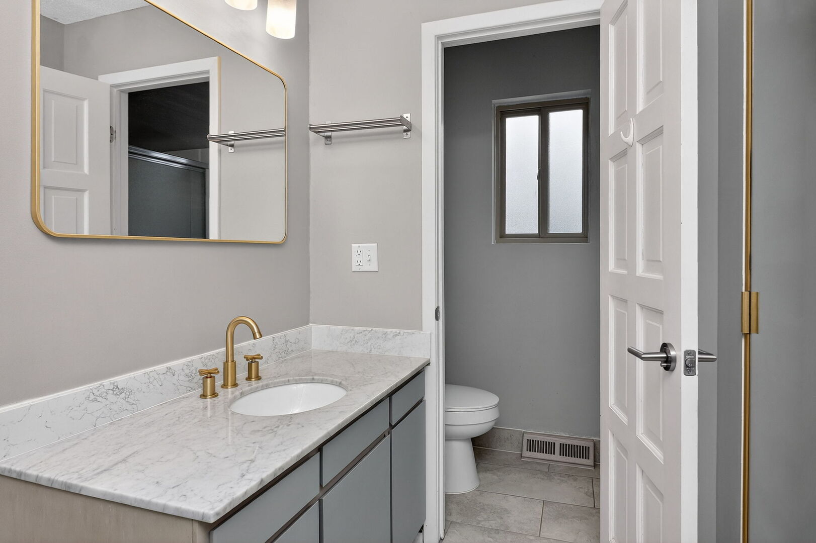 1919 Coach Drive, Naperville, IL 60565