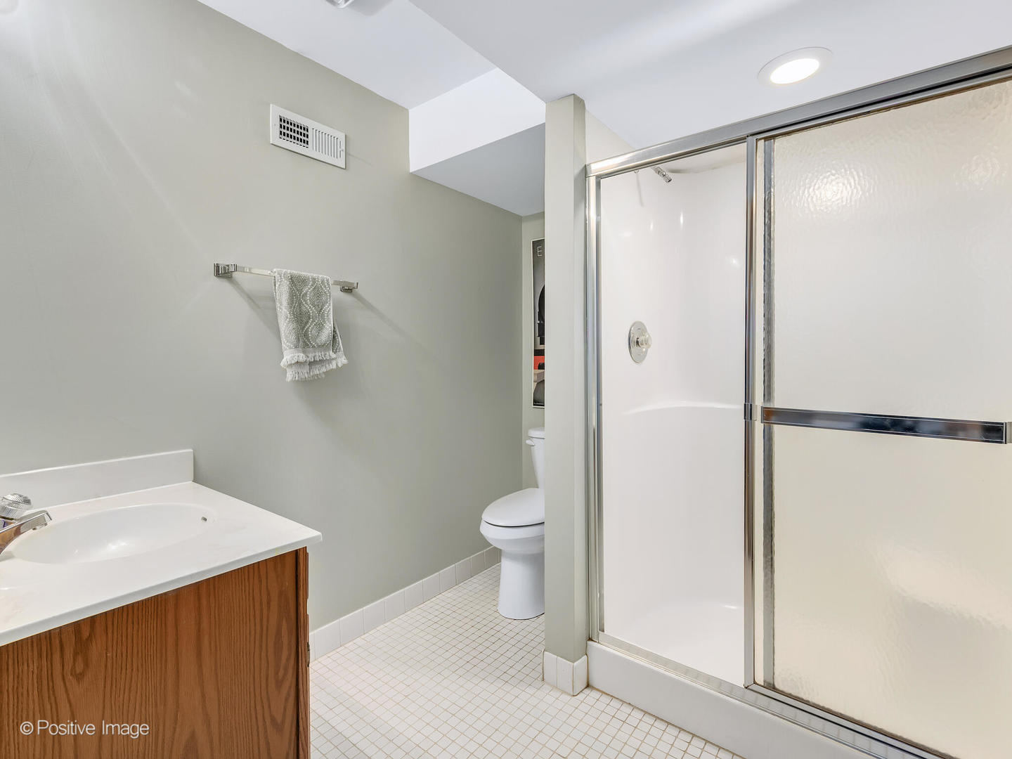 412 Lawrence Avenue, Glen Ellyn, IL 60137