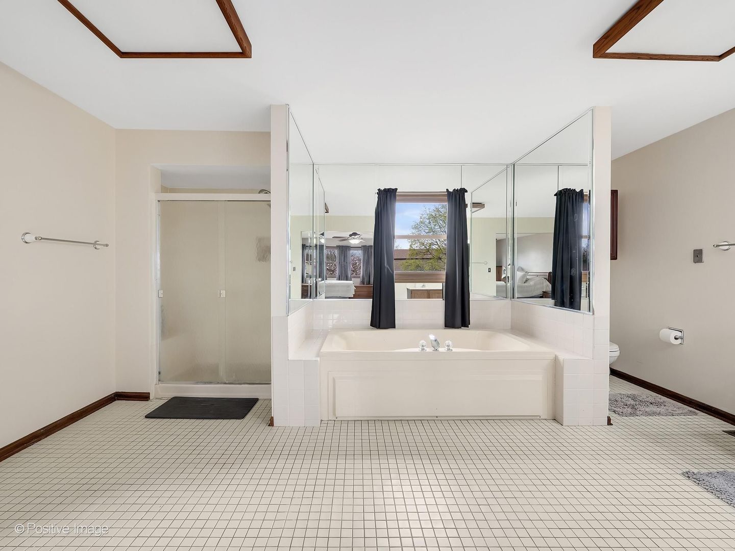 612 Stuart Drive, Carol Stream, IL 60188