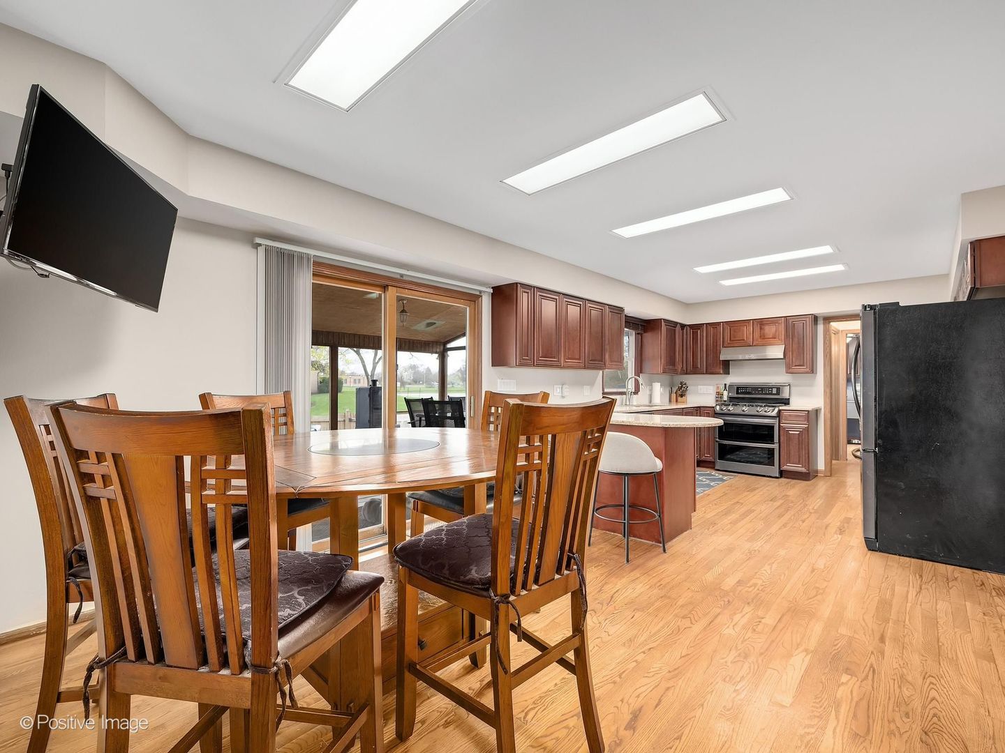 612 Stuart Drive, Carol Stream, IL 60188