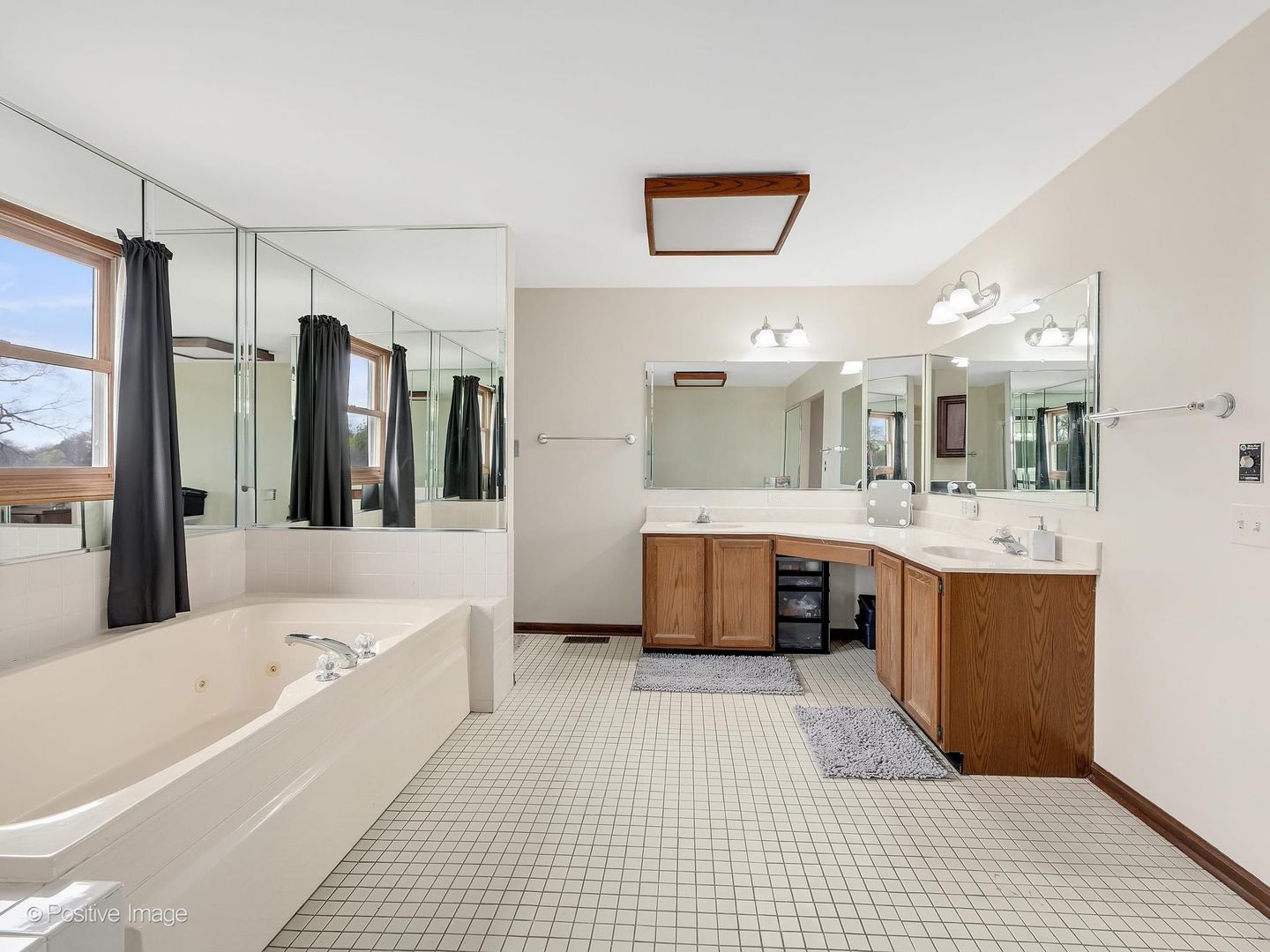 612 Stuart Drive, Carol Stream, IL 60188