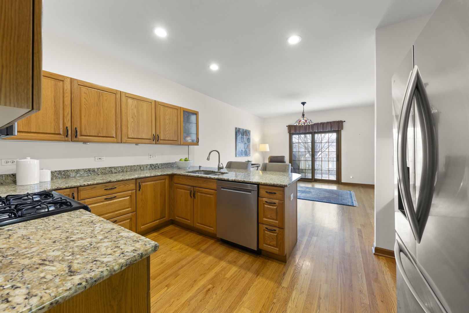 302 Roscommon Court, Glen Ellyn, IL 60137