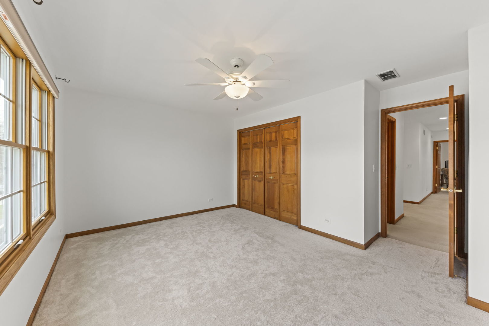 302 Roscommon Court, Glen Ellyn, IL 60137