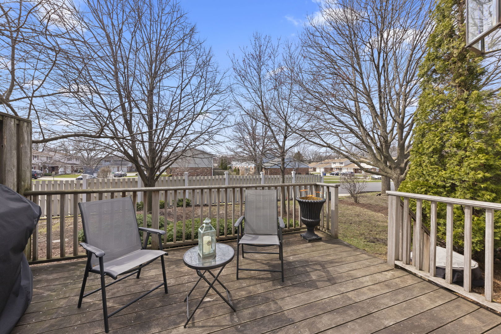 302 Roscommon Court, Glen Ellyn, IL 60137