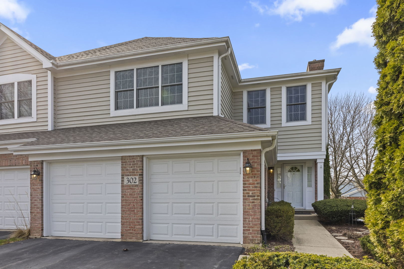 302 Roscommon Court, Glen Ellyn, IL 60137