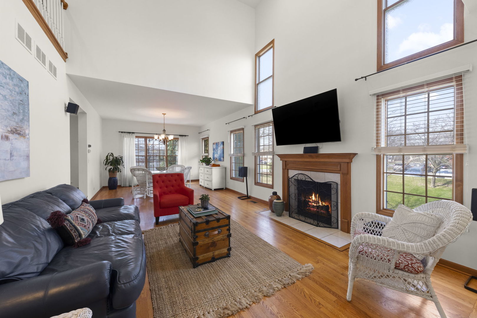 302 Roscommon Court, Glen Ellyn, IL 60137