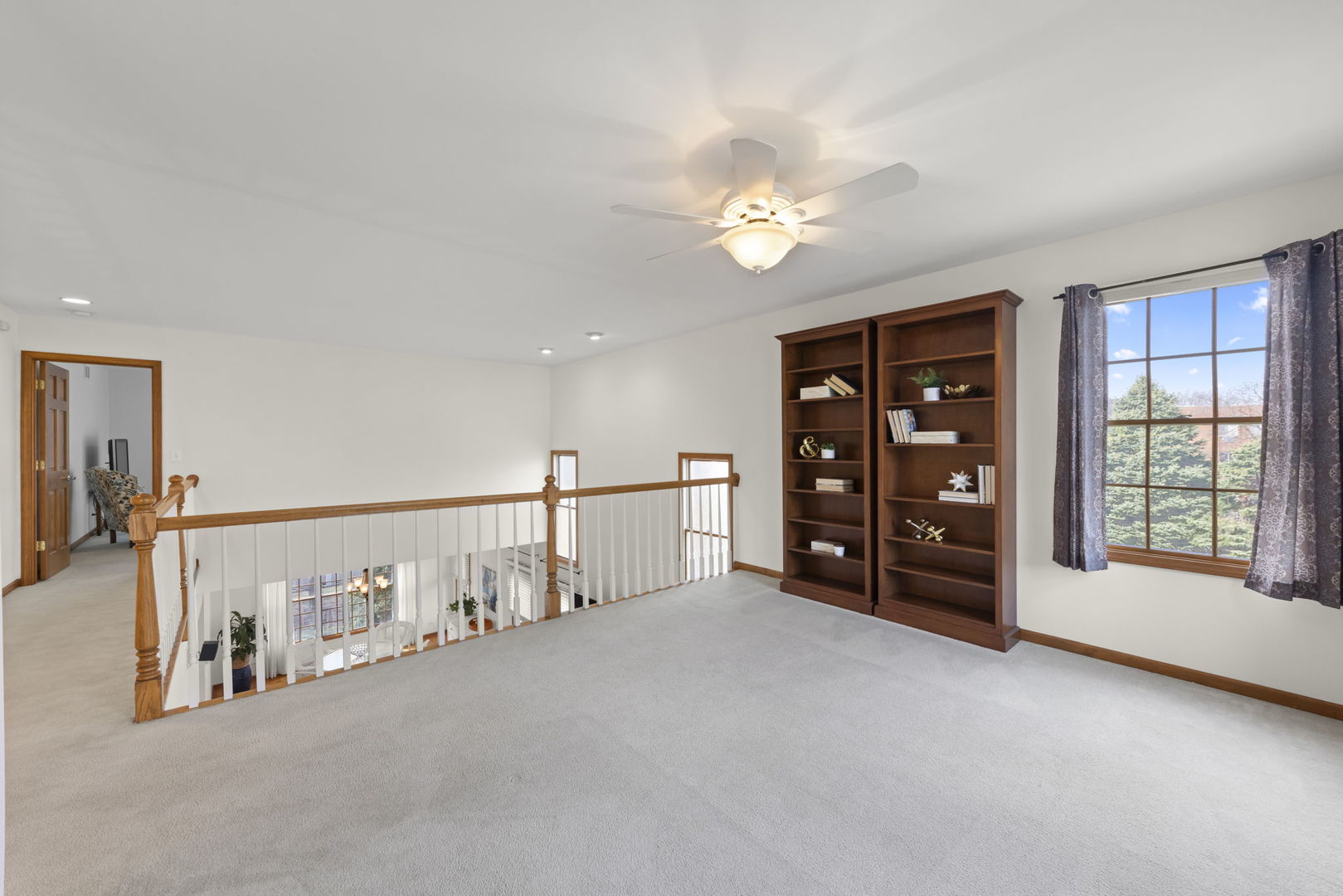 302 Roscommon Court, Glen Ellyn, IL 60137