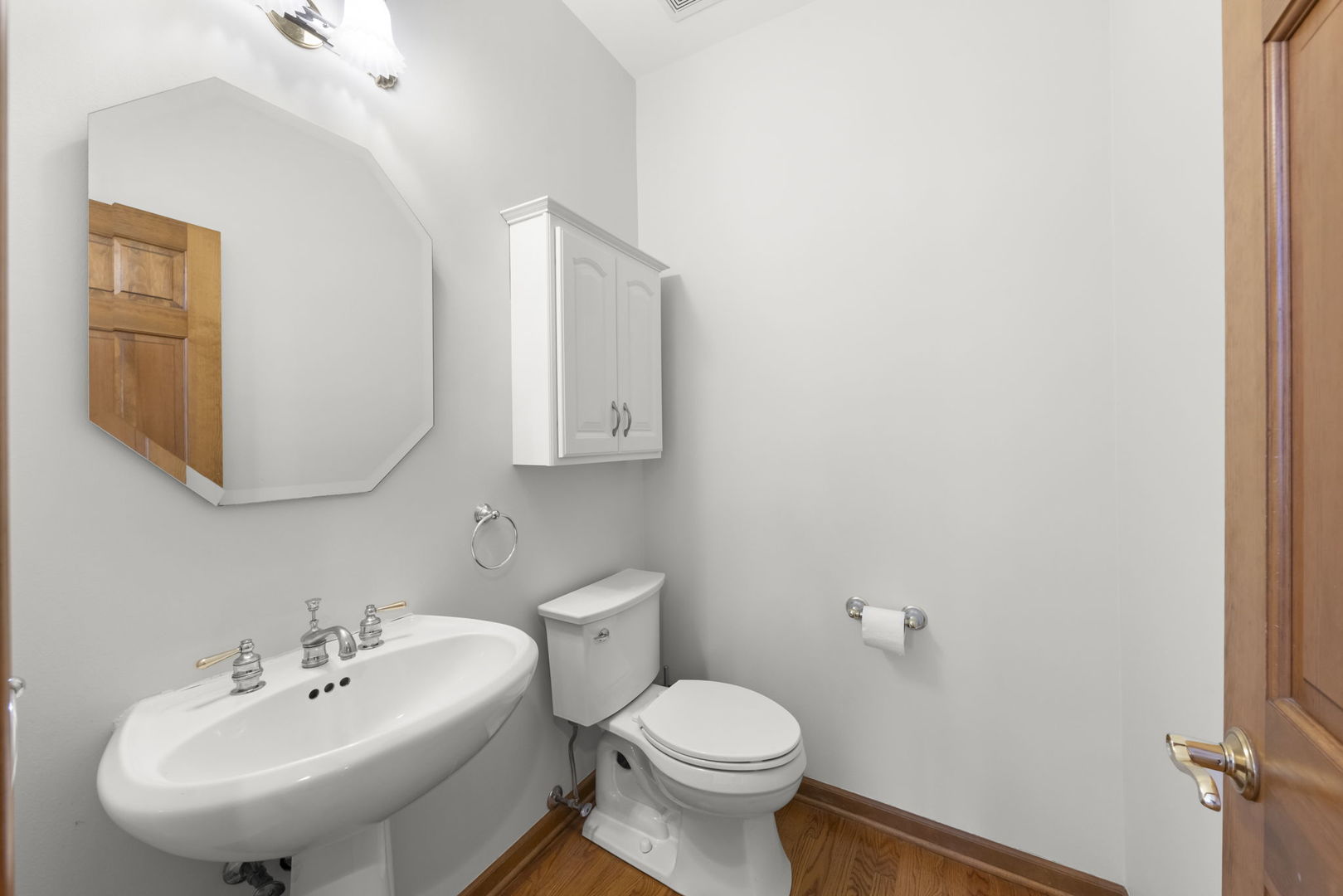 302 Roscommon Court, Glen Ellyn, IL 60137