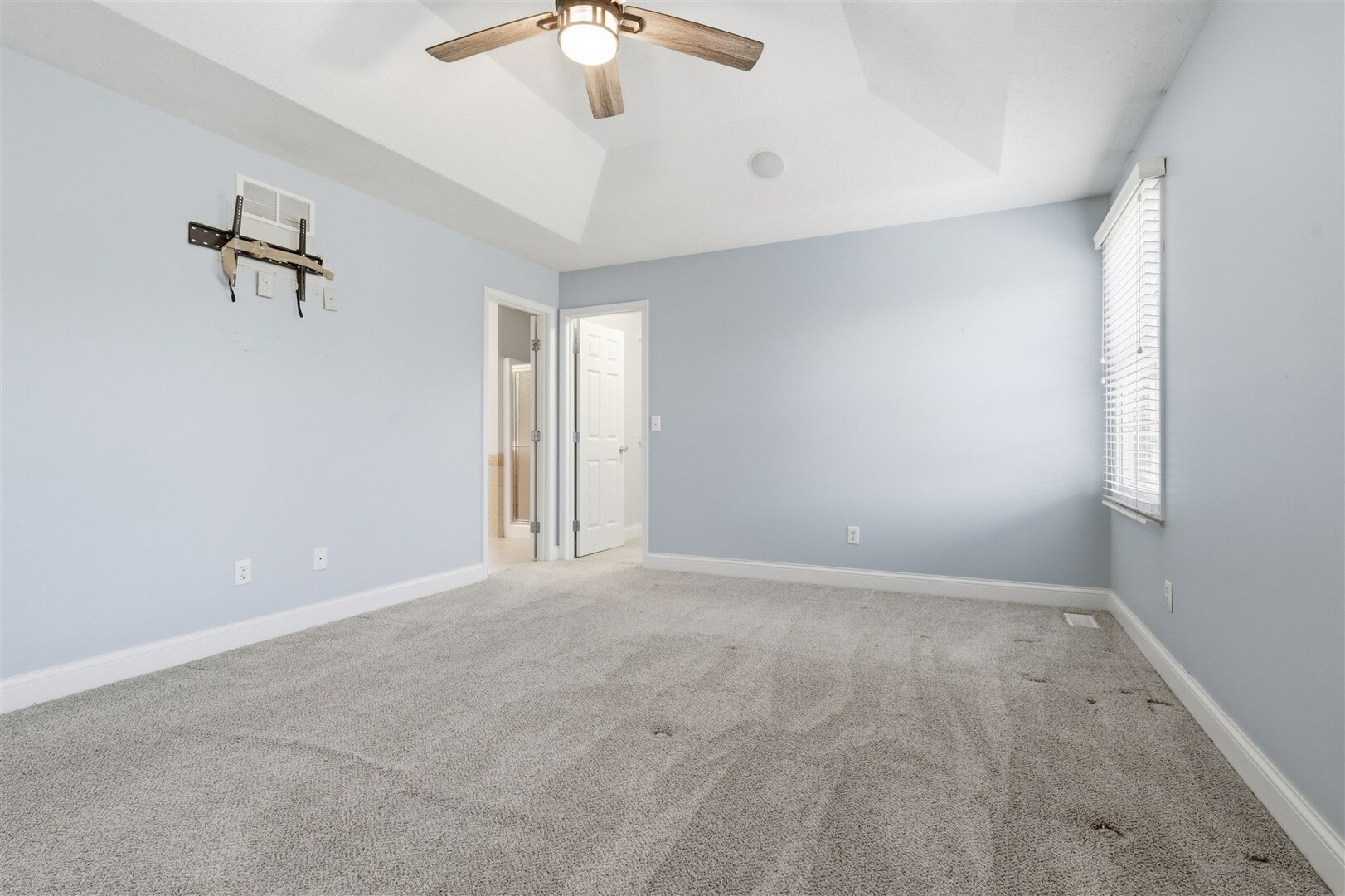 2510 Crooked Creek Road, Bloomington, IL 61705