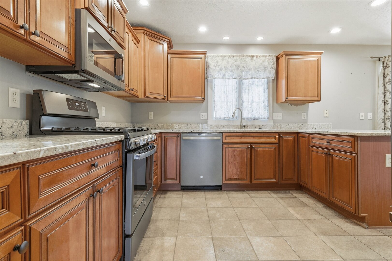 2510 Crooked Creek Road, Bloomington, IL 61705