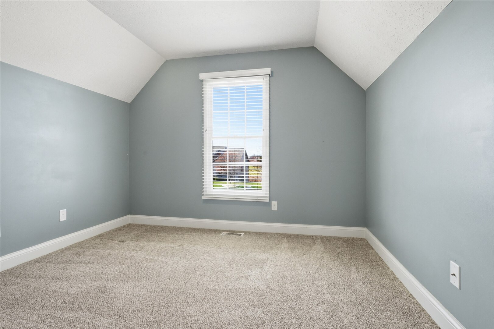 2510 Crooked Creek Road, Bloomington, IL 61705