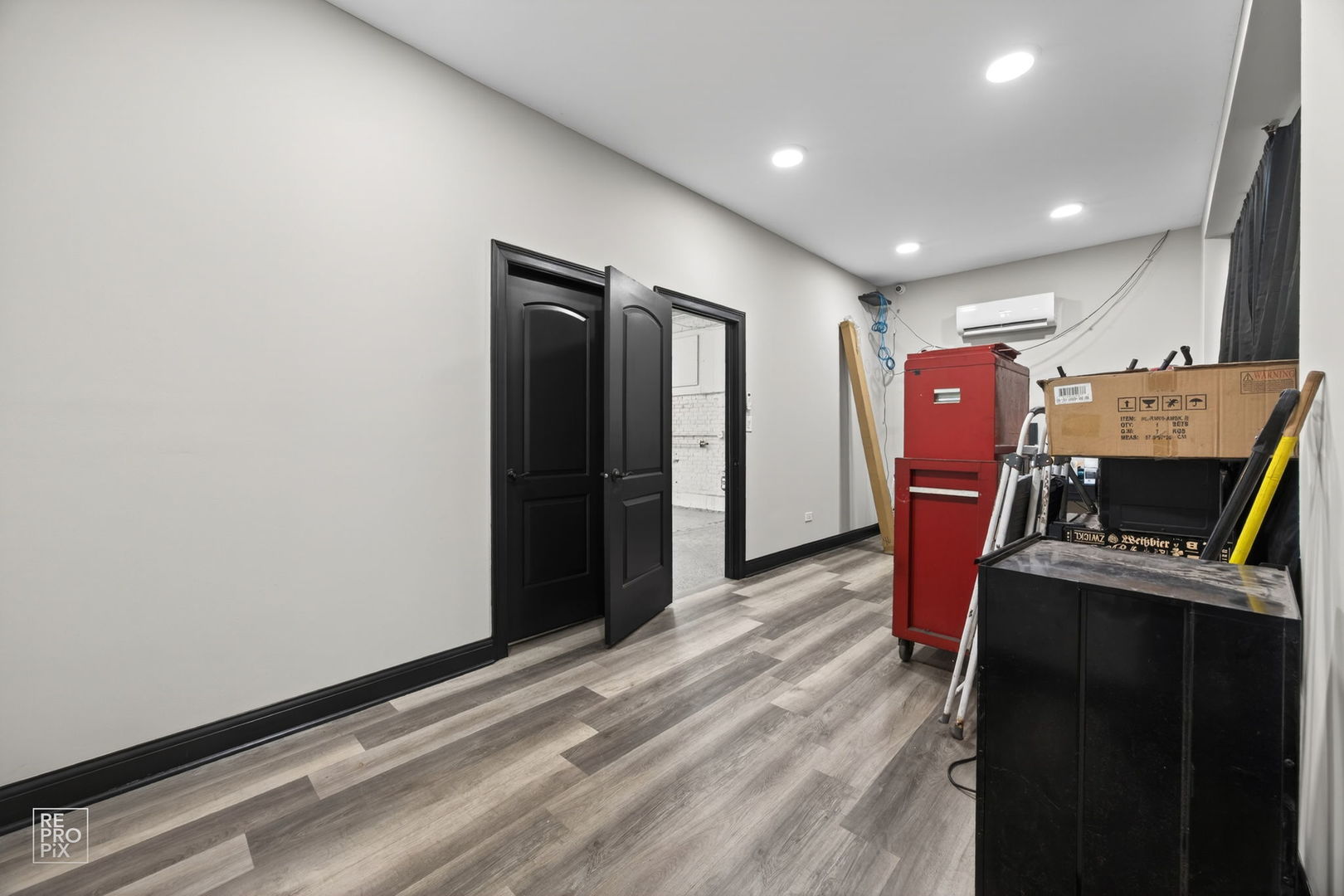 3327 W Columbus Avenue, Chicago, IL 60652