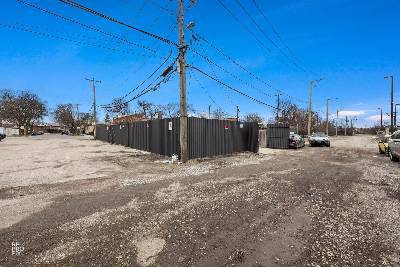 3327 W Columbus Avenue, Chicago, IL 60652