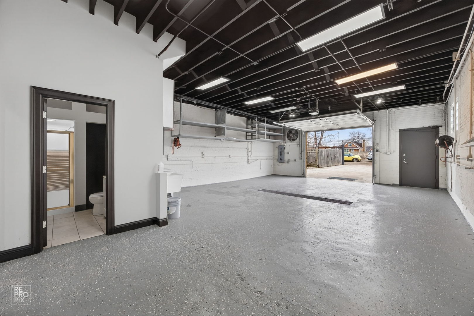 3327 W Columbus Avenue, Chicago, IL 60652