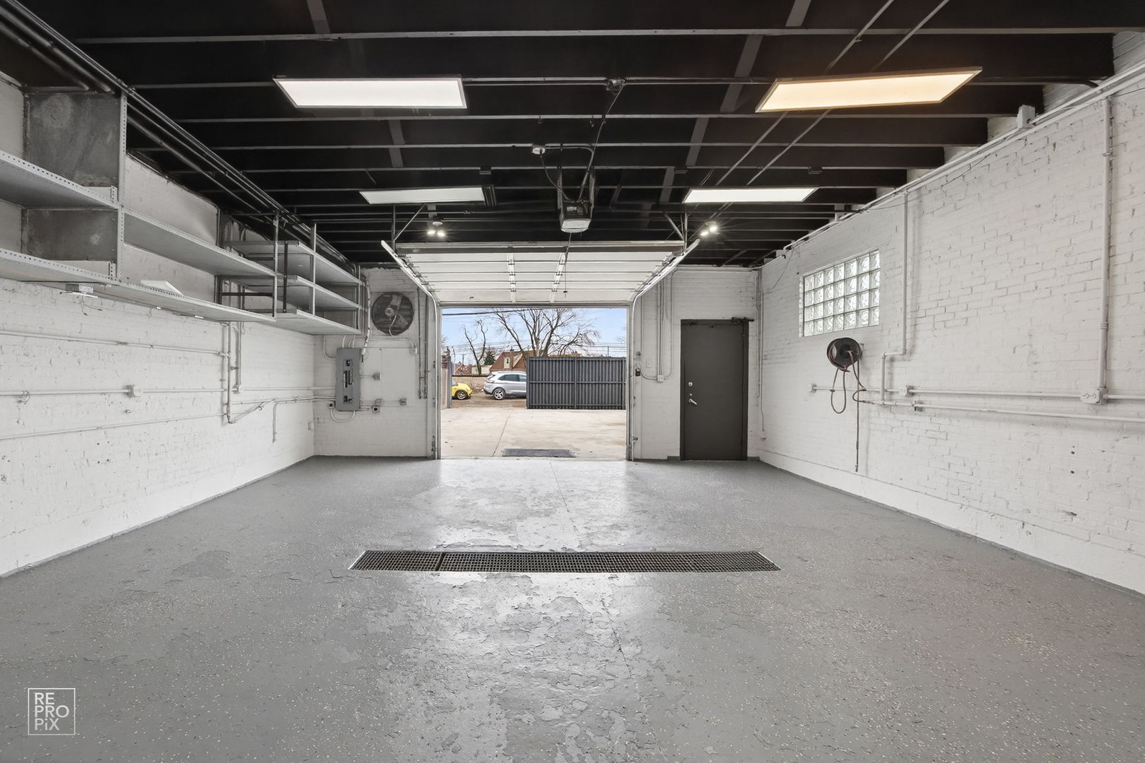 3327 W Columbus Avenue, Chicago, IL 60652