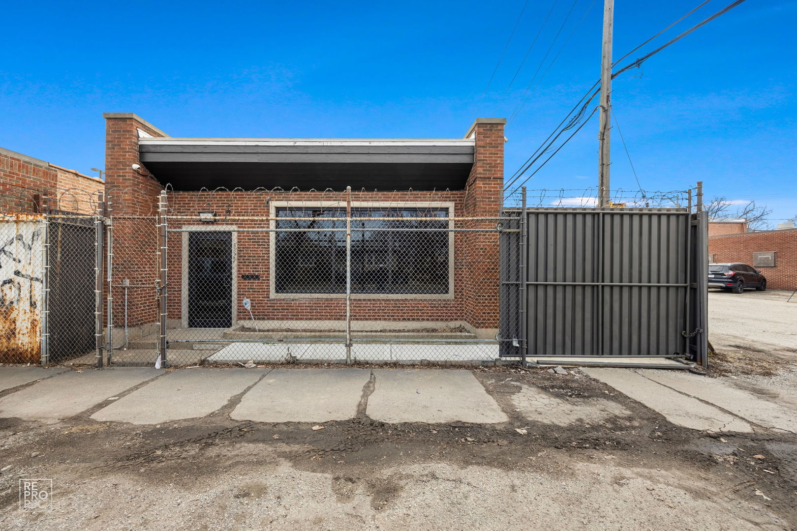 3327 W Columbus Avenue, Chicago, IL 60652