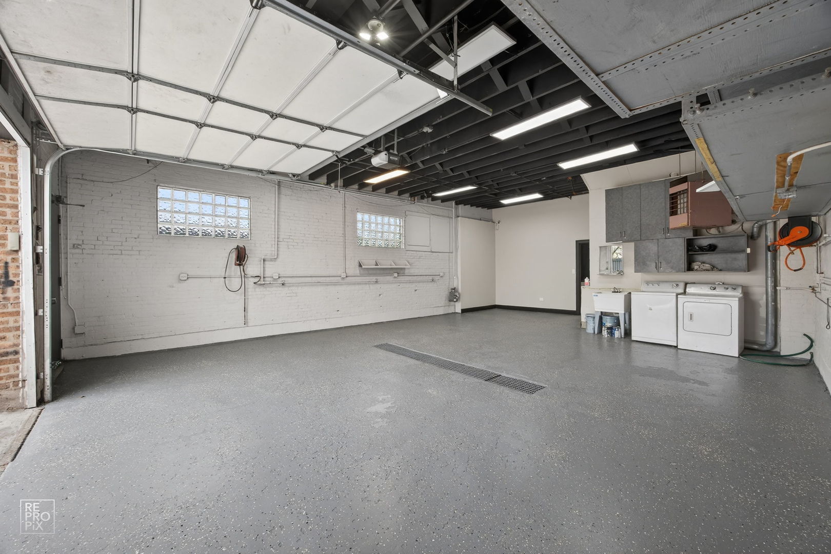 3327 W Columbus Avenue, Chicago, IL 60652