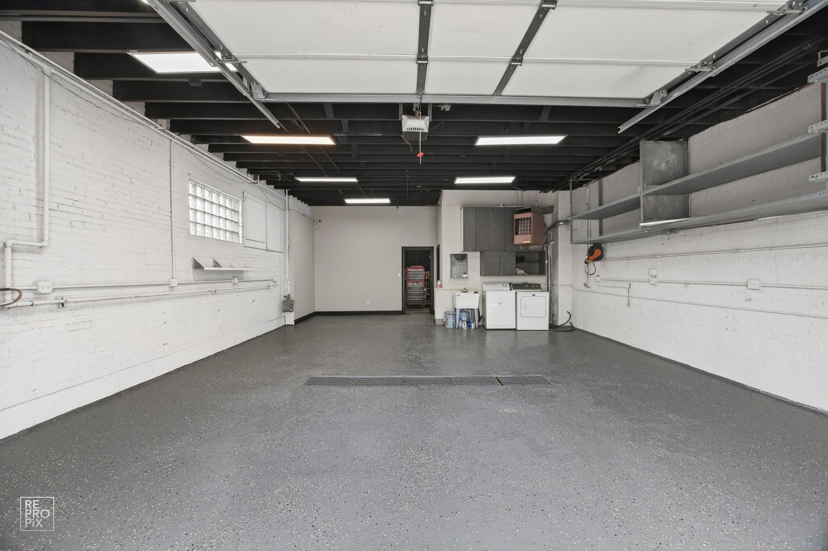 3327 W Columbus Avenue, Chicago, IL 60652