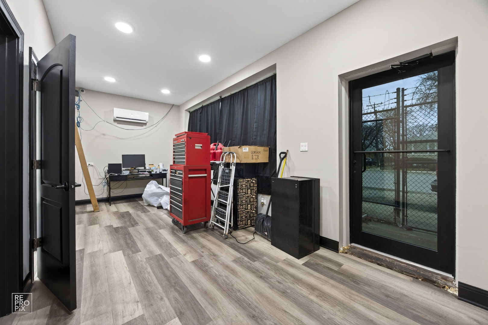 3327 W Columbus Avenue, Chicago, IL 60652