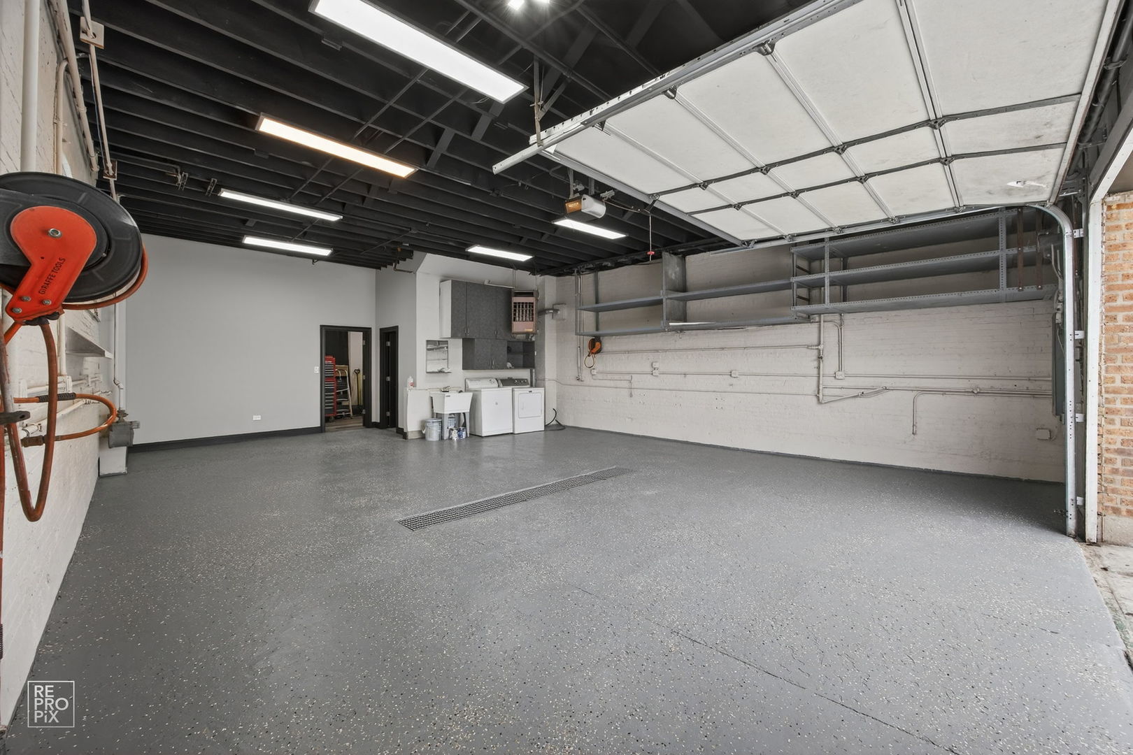 3327 W Columbus Avenue, Chicago, IL 60652