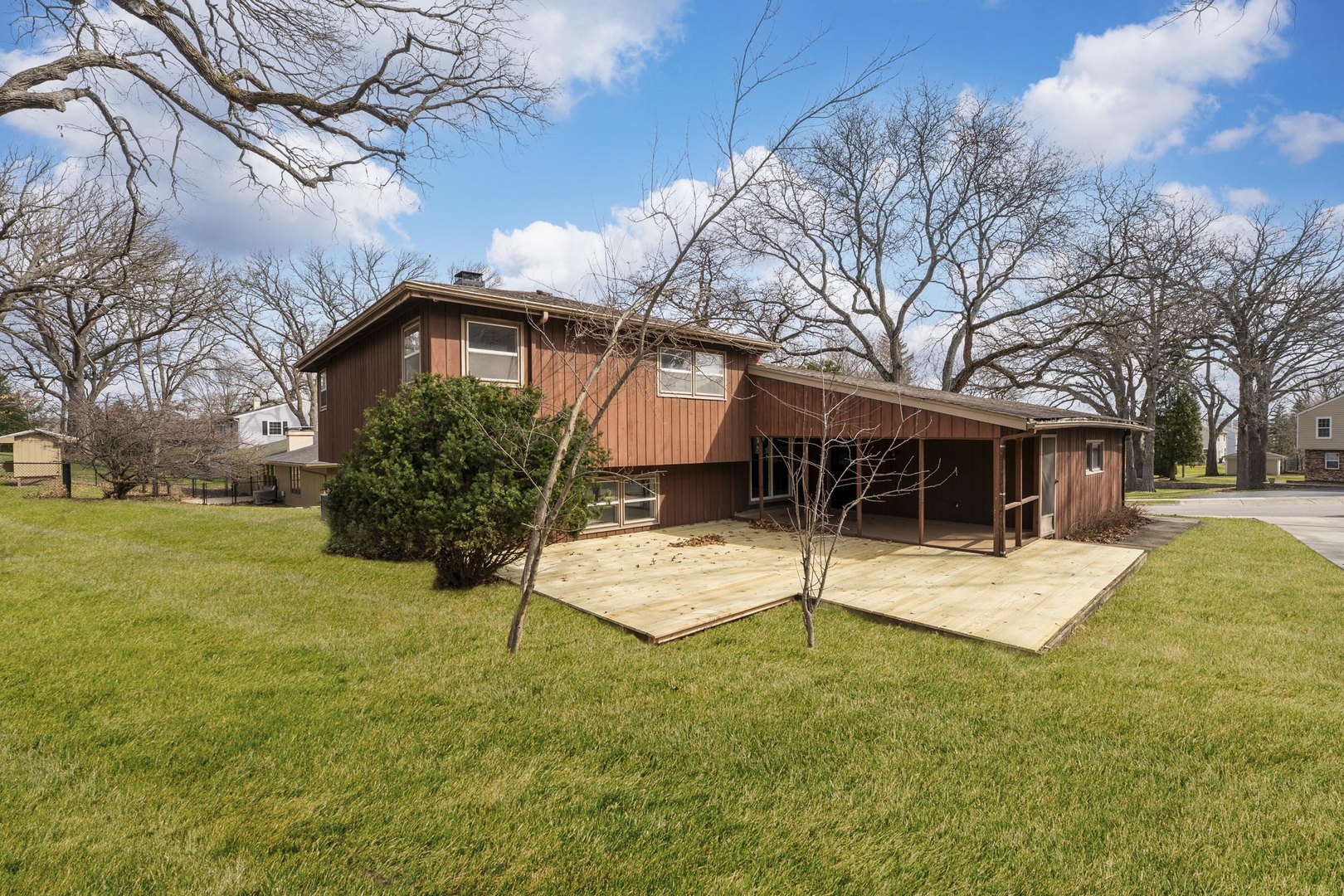 2205 Country Knoll Lane, Elgin, IL 60123
