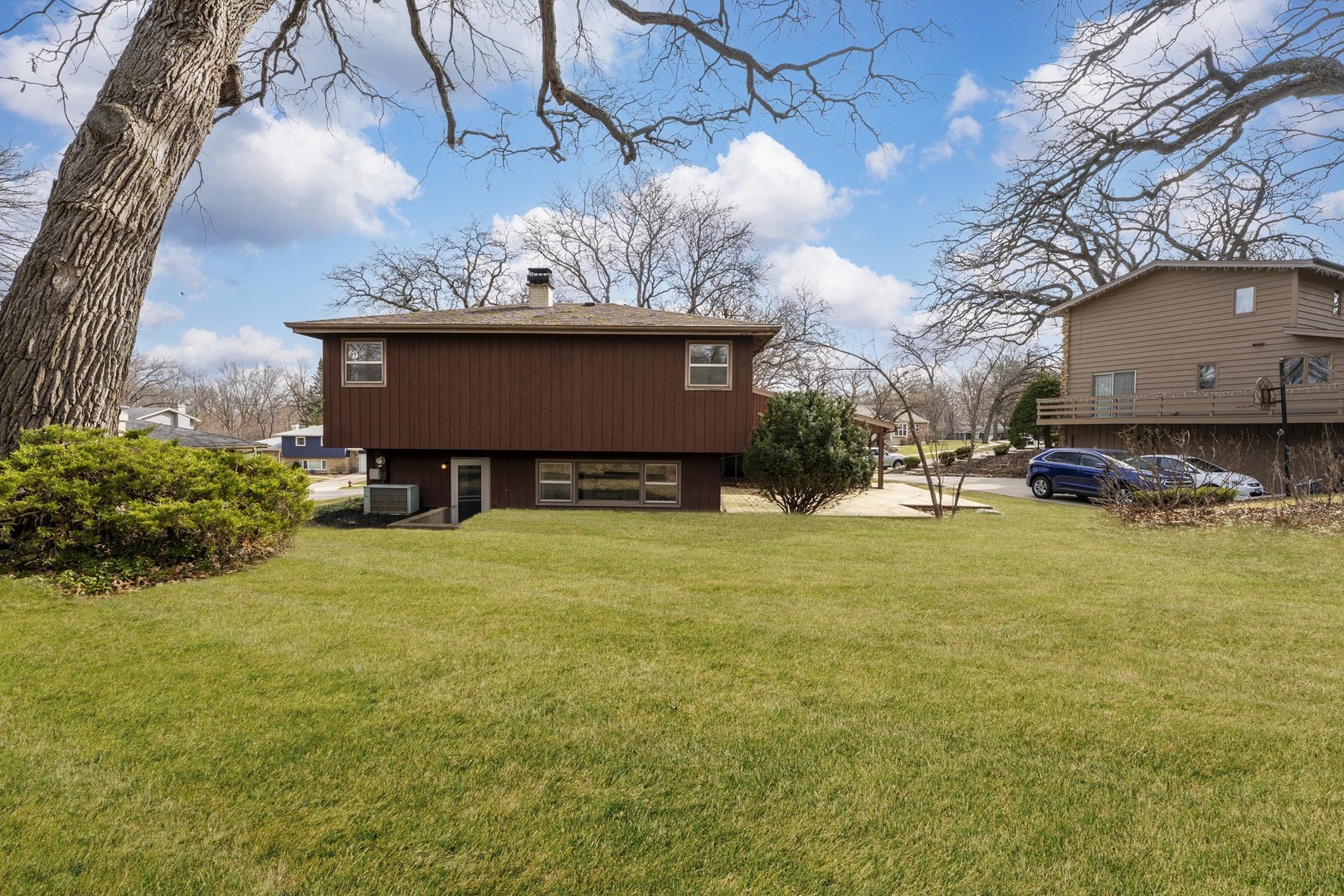 2205 Country Knoll Lane, Elgin, IL 60123