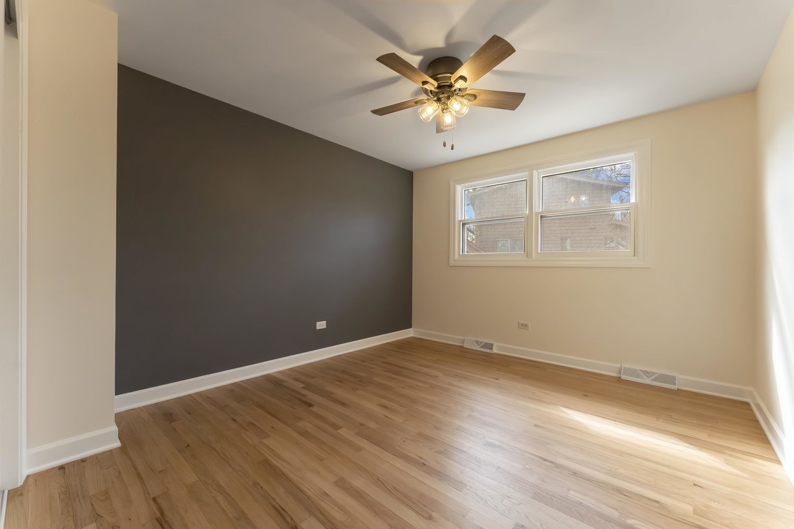 2205 Country Knoll Lane, Elgin, IL 60123