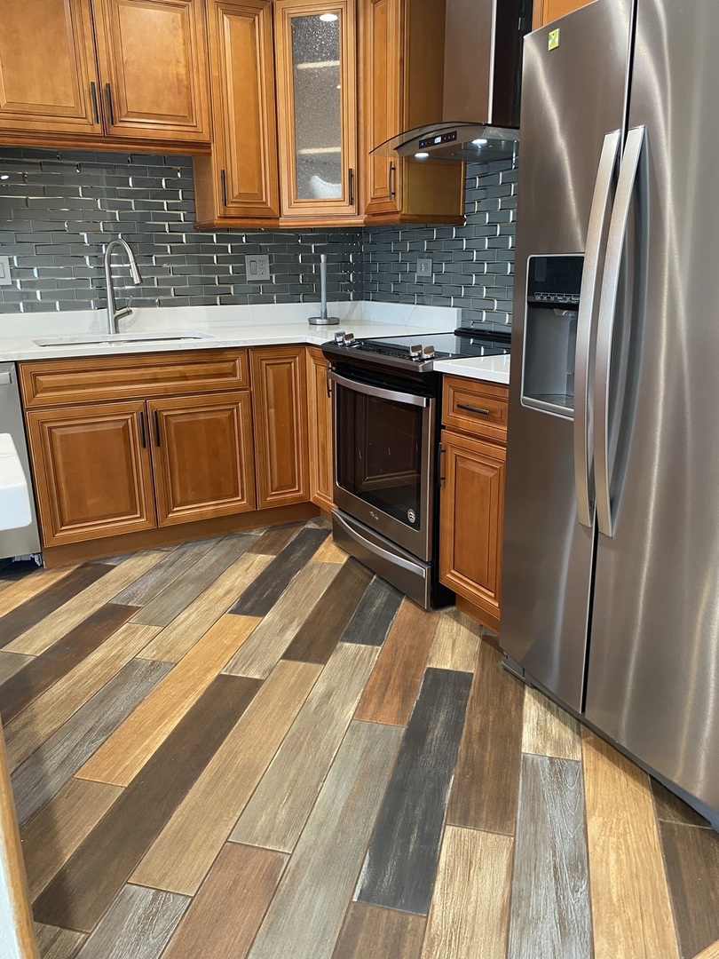 50 Plymouth Court #202B, Naperville, IL 60565