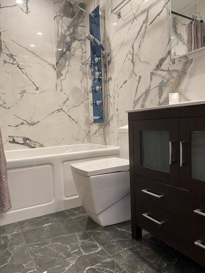 50 Plymouth Court #202B, Naperville, IL 60565