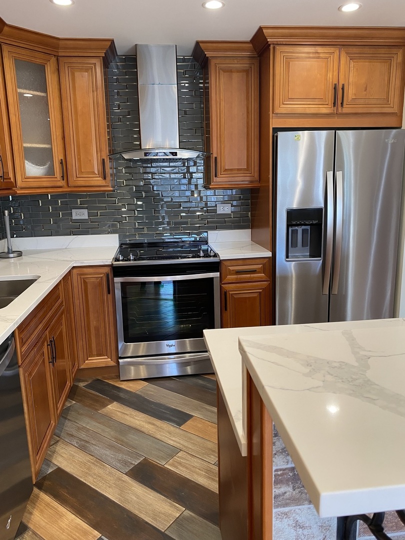 50 Plymouth Court #202B, Naperville, IL 60565