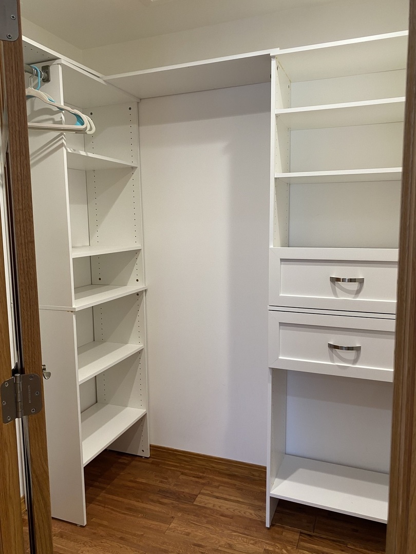 50 Plymouth Court #202B, Naperville, IL 60565