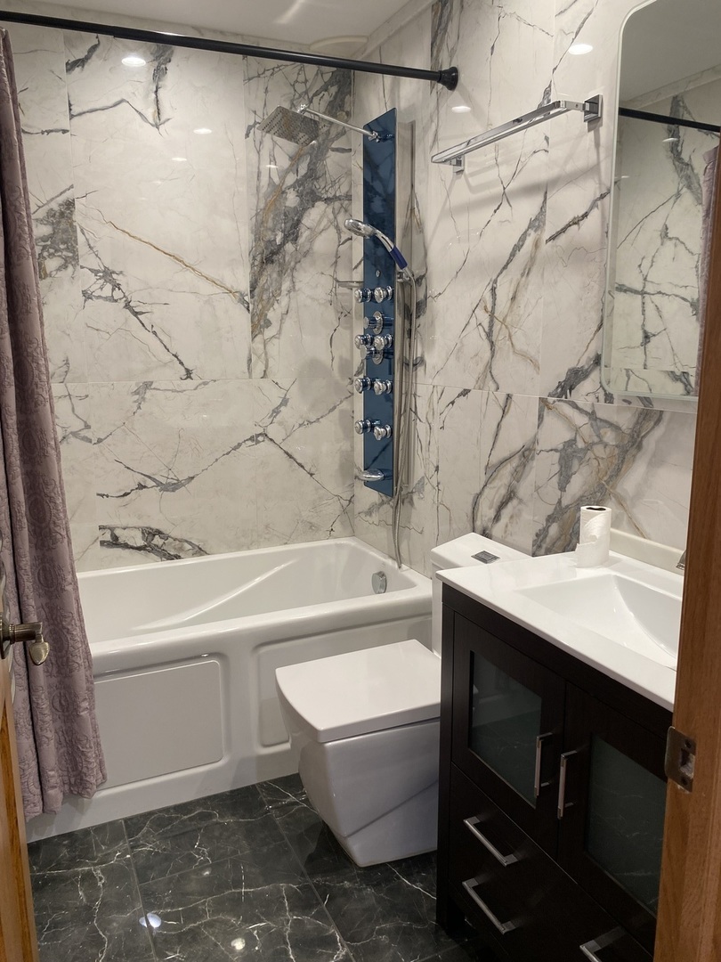 50 Plymouth Court #202B, Naperville, IL 60565