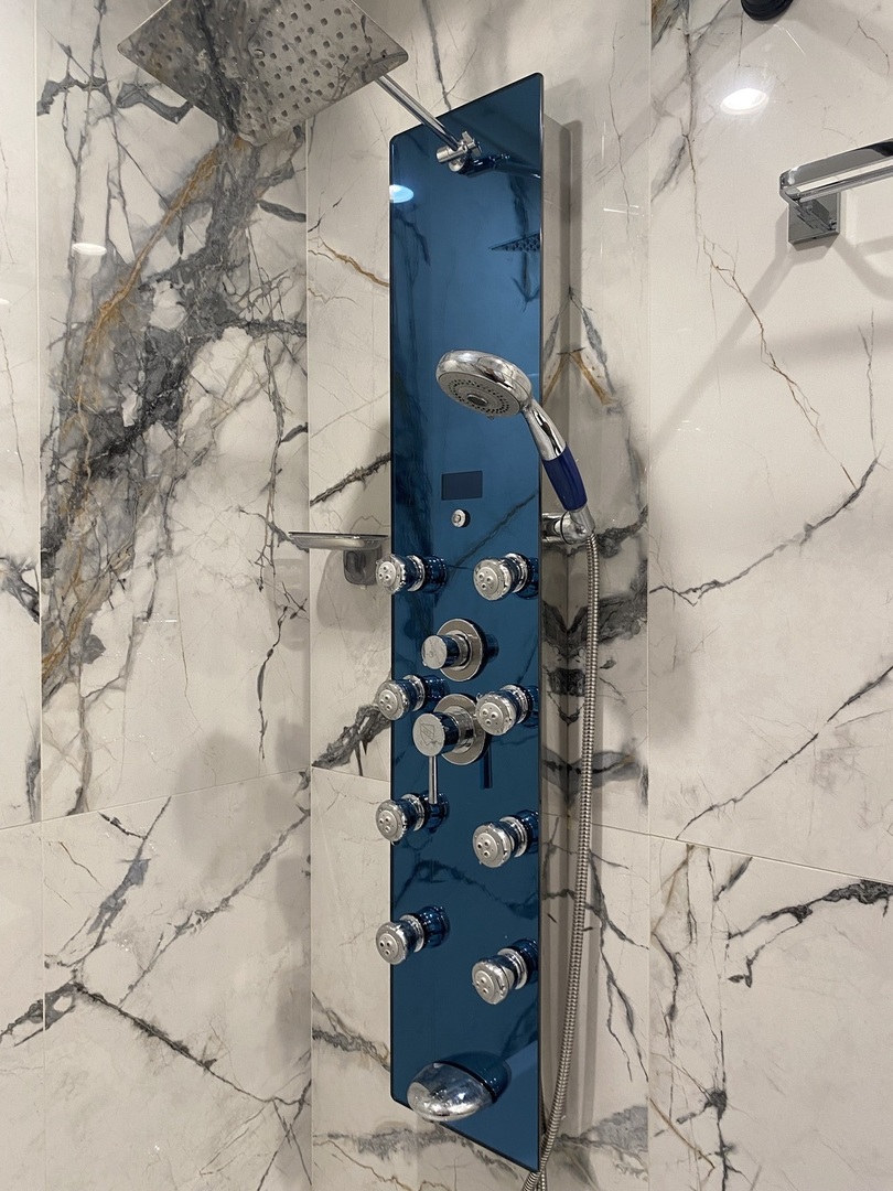 50 Plymouth Court #202B, Naperville, IL 60565