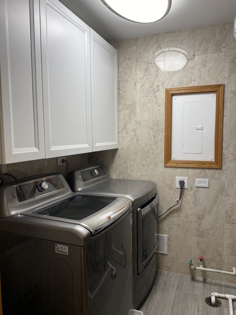 50 Plymouth Court #202B, Naperville, IL 60565