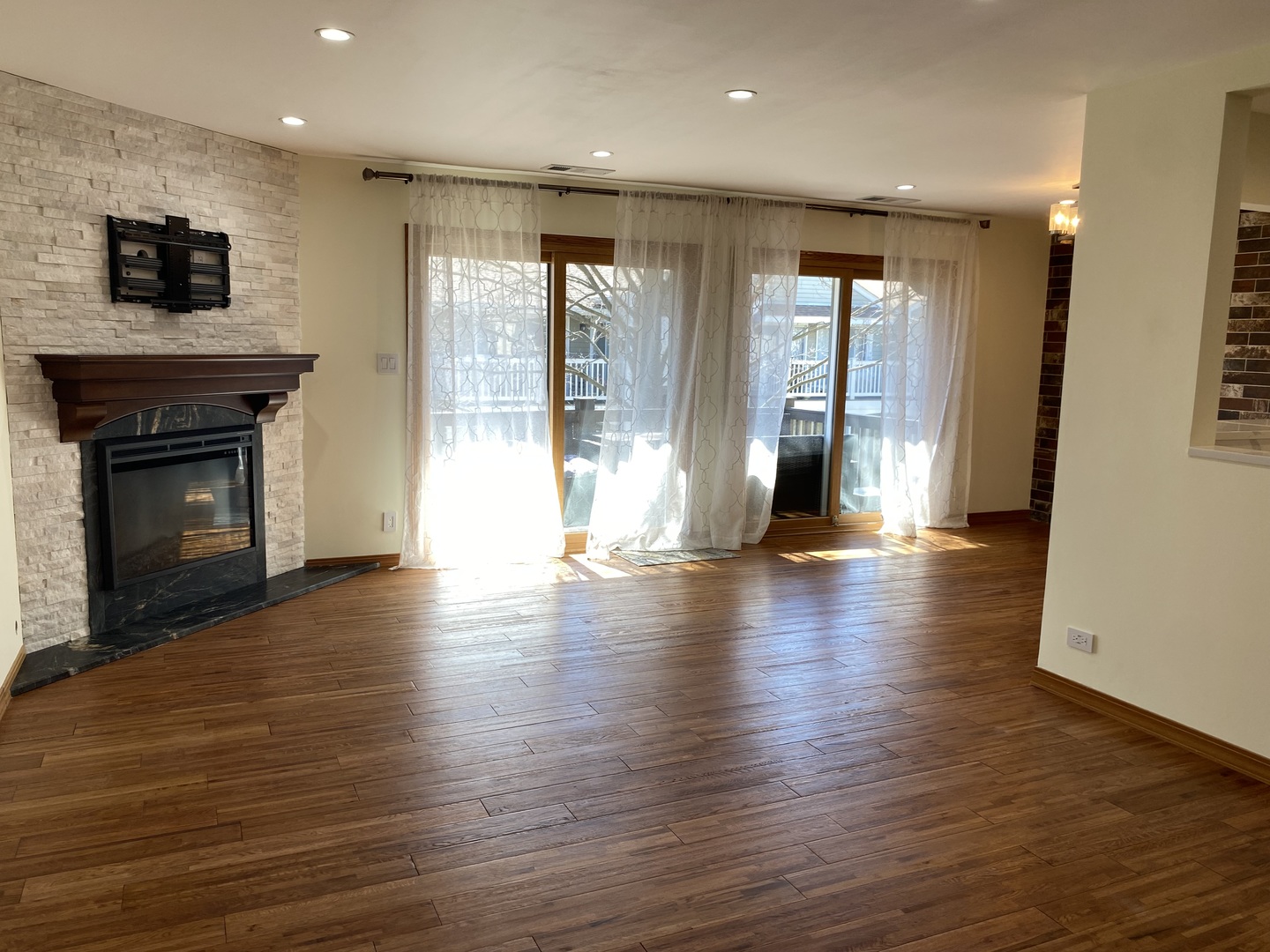 50 Plymouth Court #202B, Naperville, IL 60565