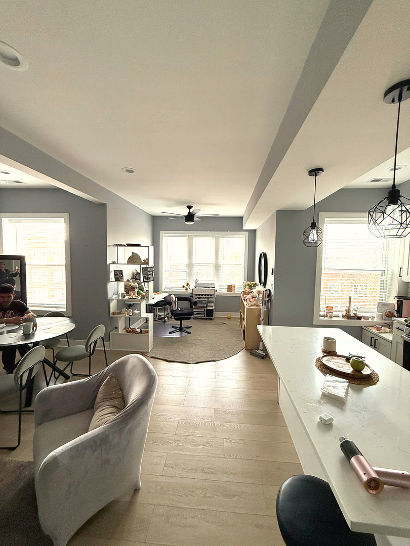 4925 N Albany Avenue, Chicago, IL 60625