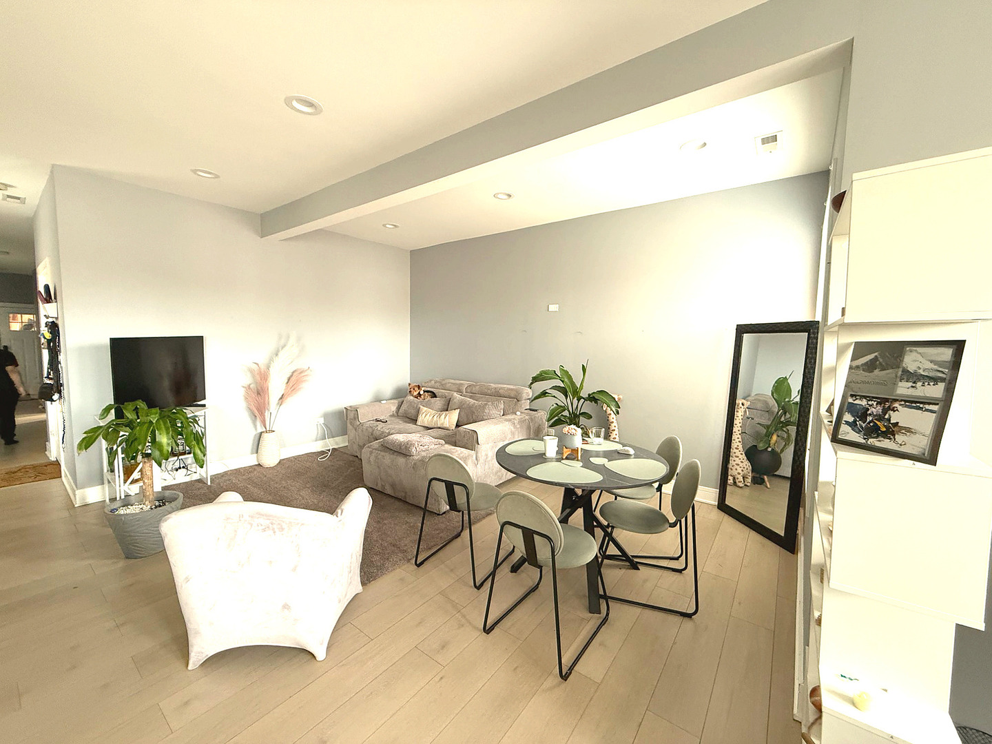 4925 N Albany Avenue, Chicago, IL 60625