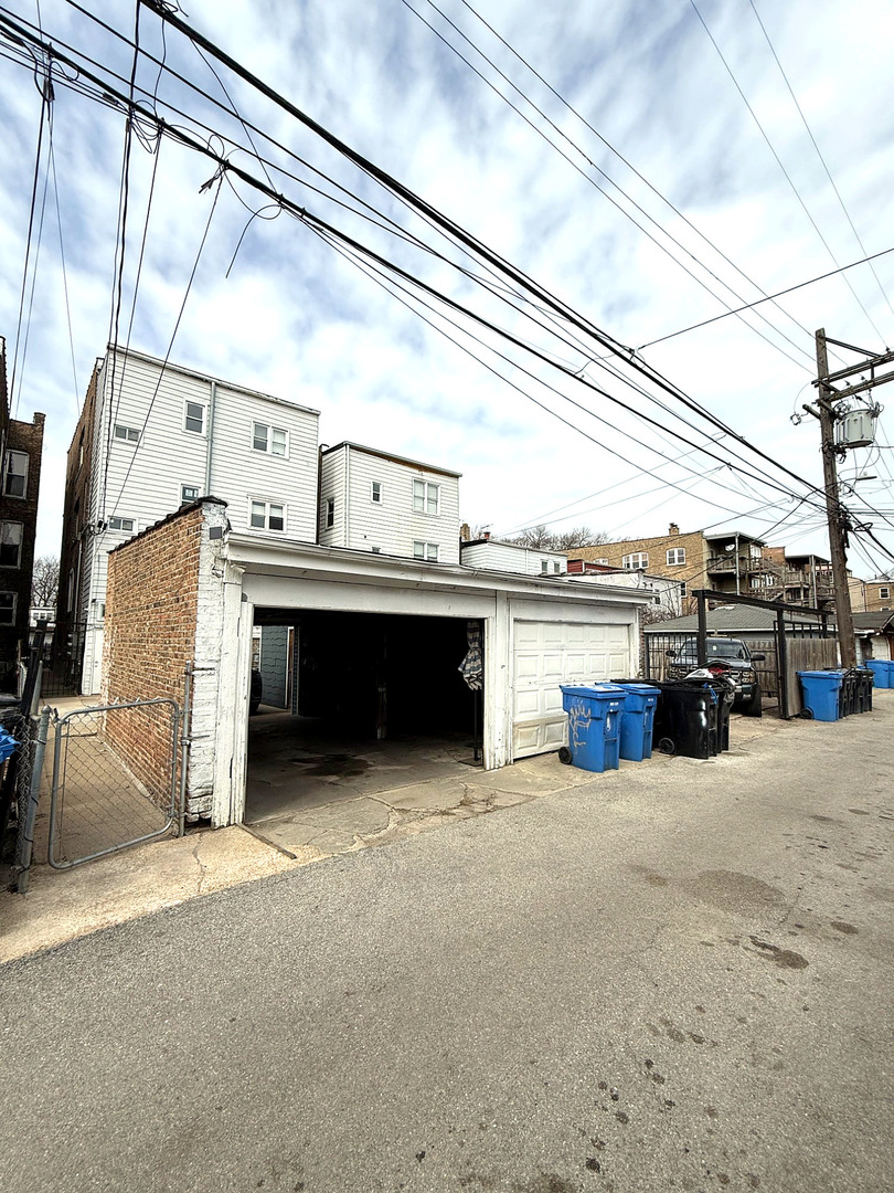 4925 N Albany Avenue, Chicago, IL 60625