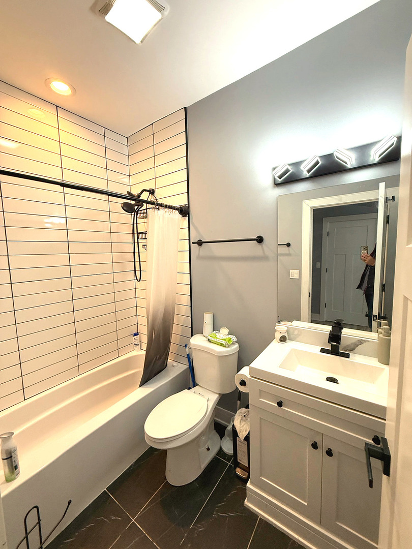 4925 N Albany Avenue, Chicago, IL 60625