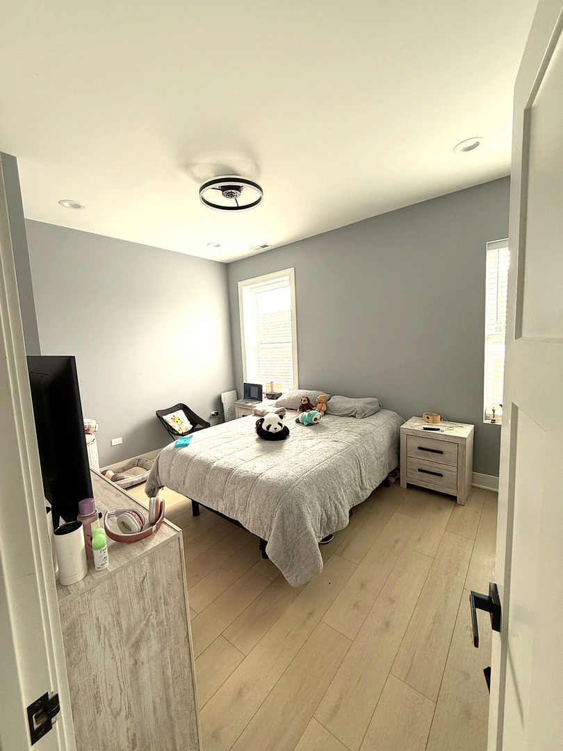 4925 N Albany Avenue, Chicago, IL 60625