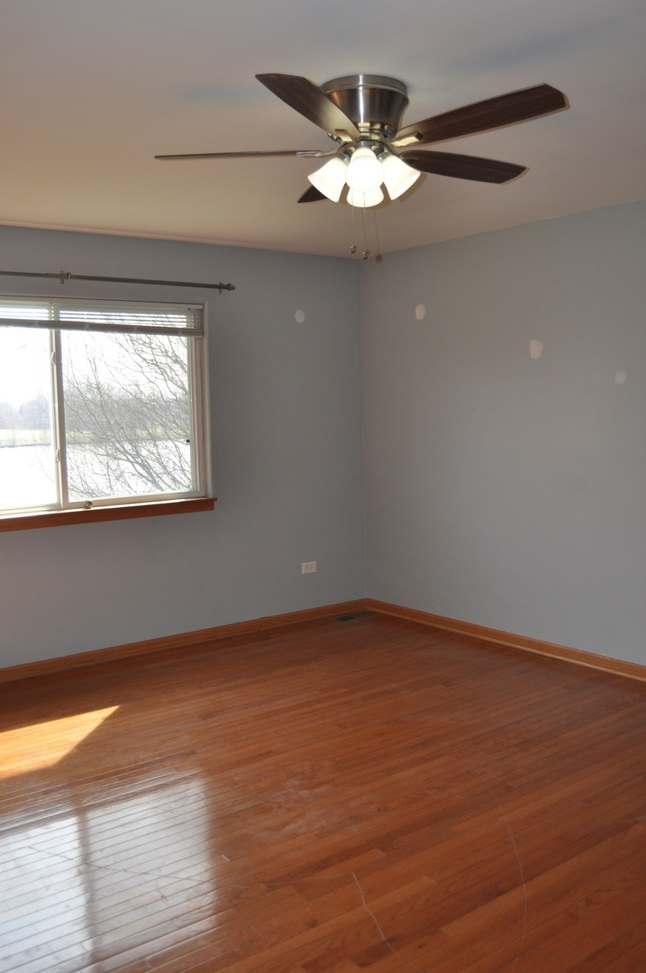 900 Shorewood Drive, Shorewood, IL 60404