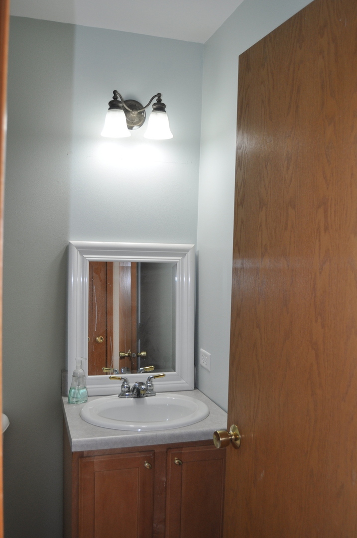 900 Shorewood Drive, Shorewood, IL 60404