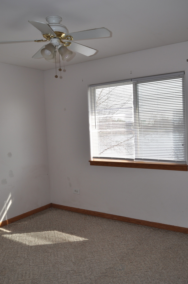 900 Shorewood Drive, Shorewood, IL 60404