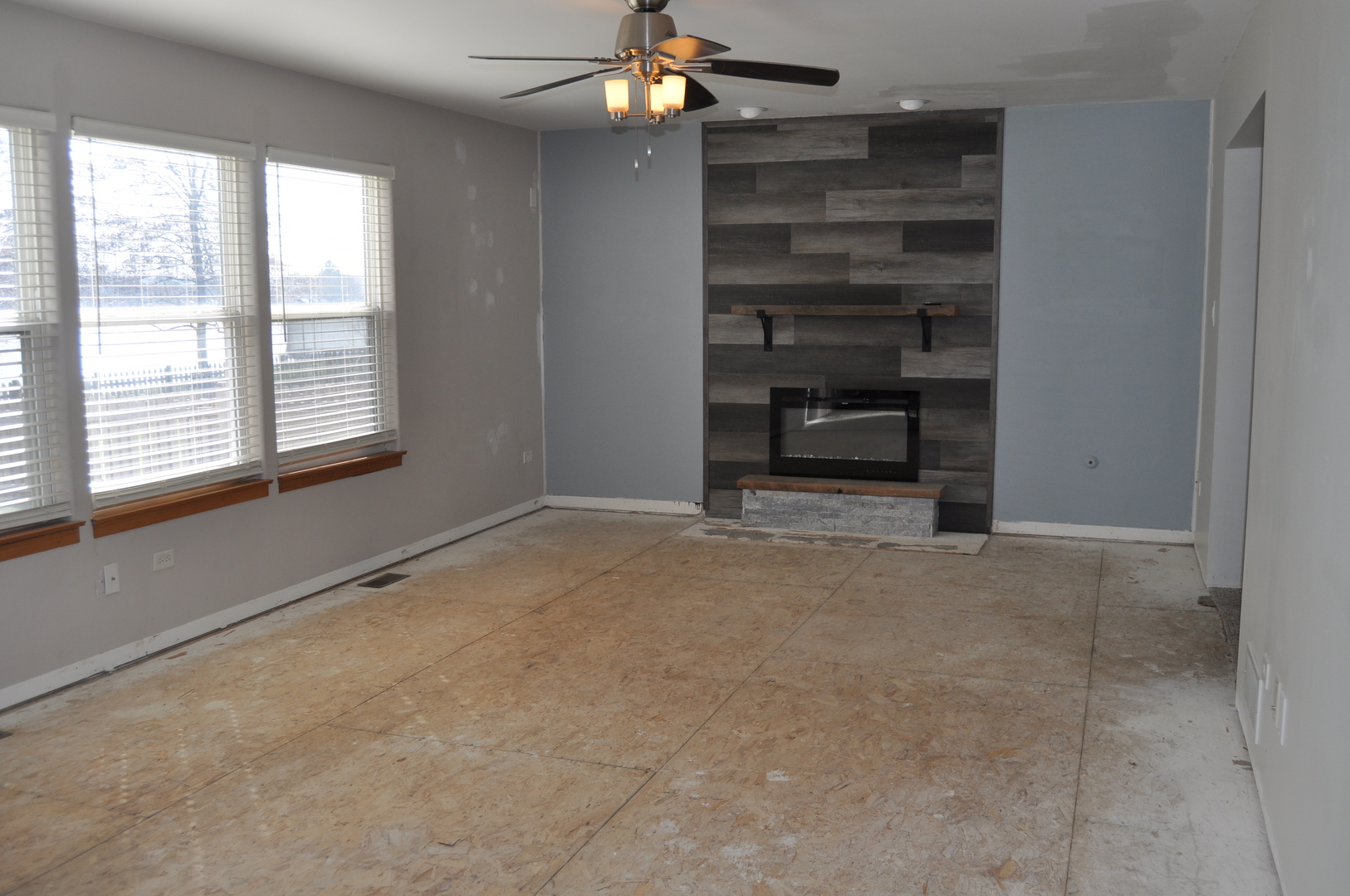 900 Shorewood Drive, Shorewood, IL 60404