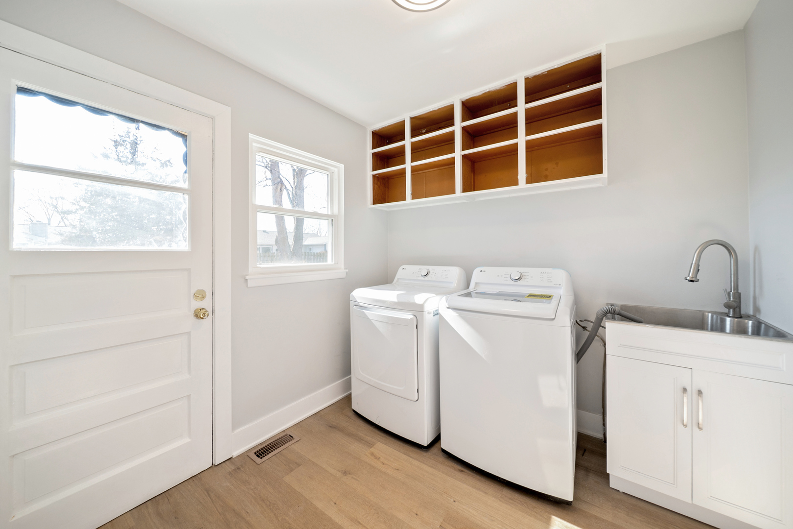 99 Essex Road, Elk Grove Village, IL 60007