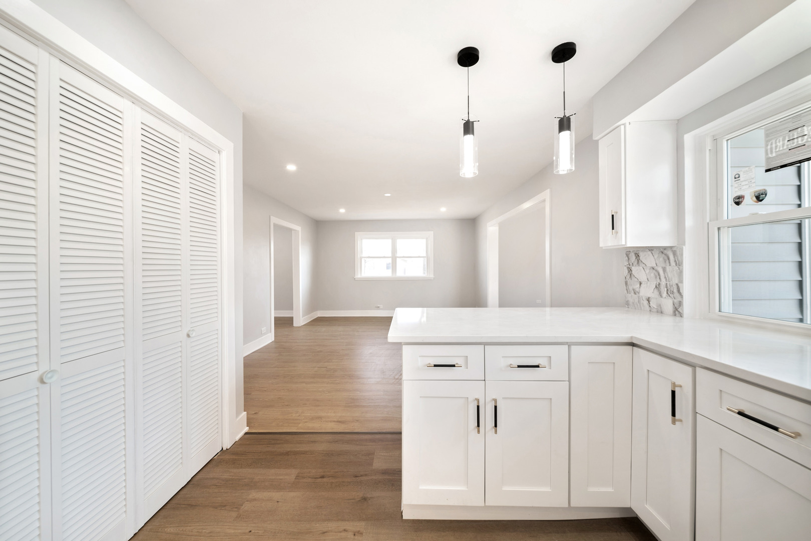 99 Essex Road, Elk Grove Village, IL 60007